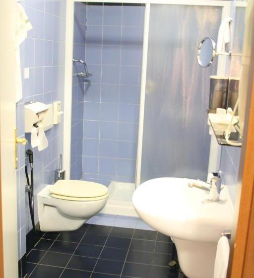 اتاق استاندارد سه نفره, Italia