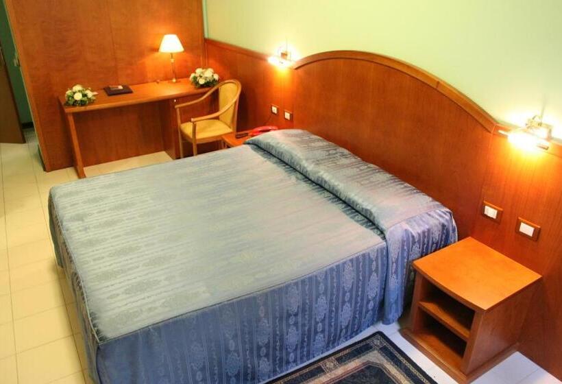 اتاق استاندارد چهار تخته, Italia