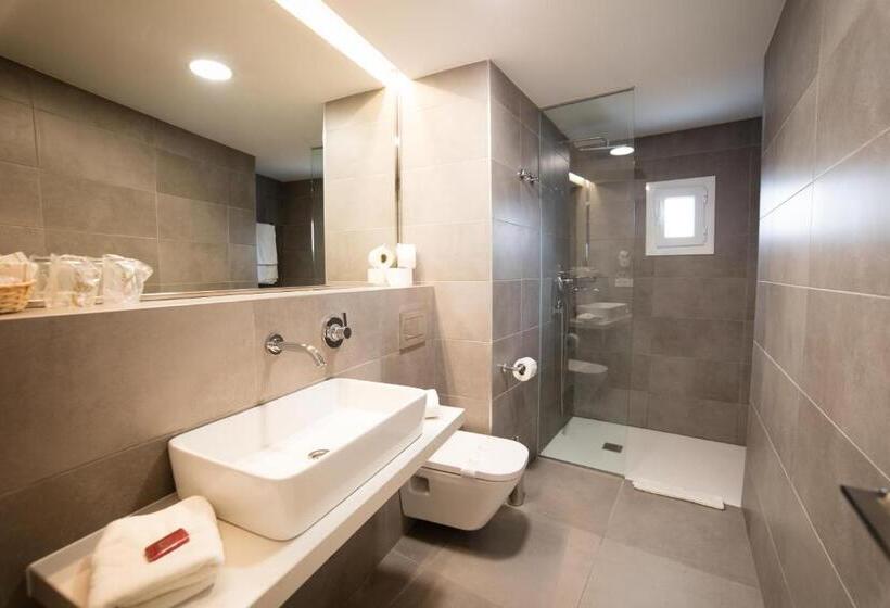 اتاق استاندارد سه تخته با بالکن, Levante