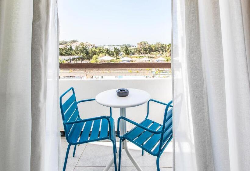 اتاق استاندارد سه تخته با بالکن, Levante