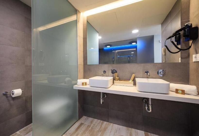 سوییت لوکس, Levante