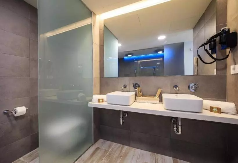 سوییت لوکس, Levante