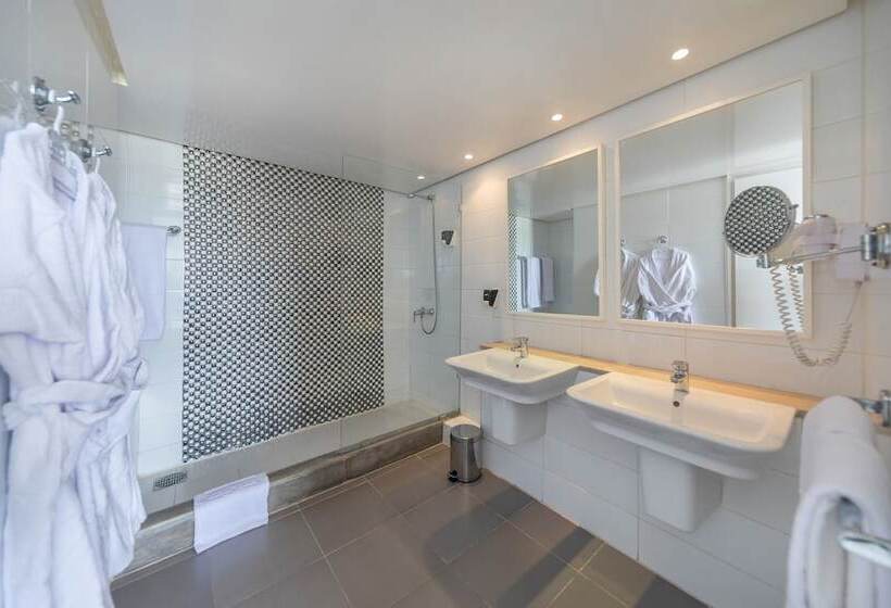 اتاق استاندارد با چشمانداز دریا, Marhaba Beach