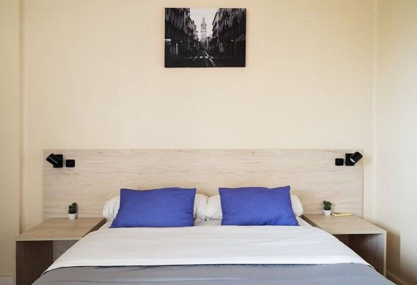 اتاق استاندارد با سرویس بهداشتی مشترک, Purple Nest Hostel