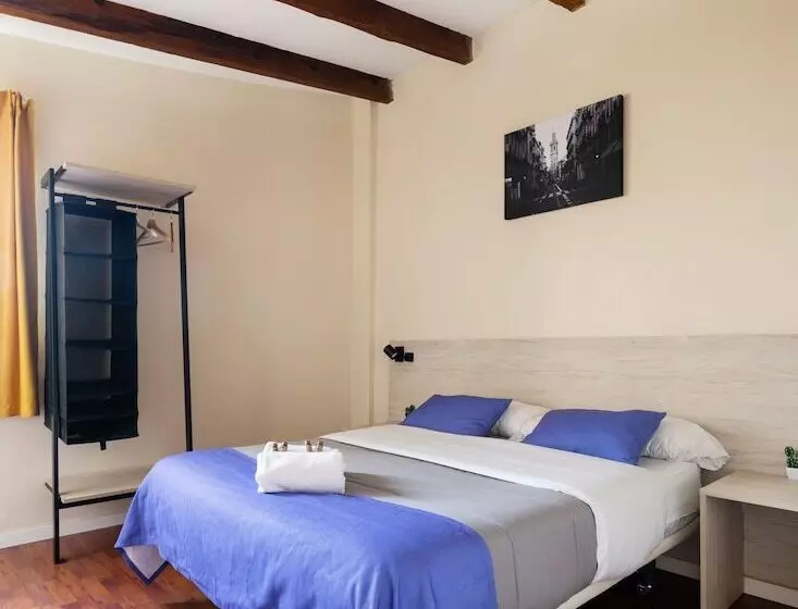 اتاق استاندارد با سرویس بهداشتی مشترک, Purple Nest Hostel