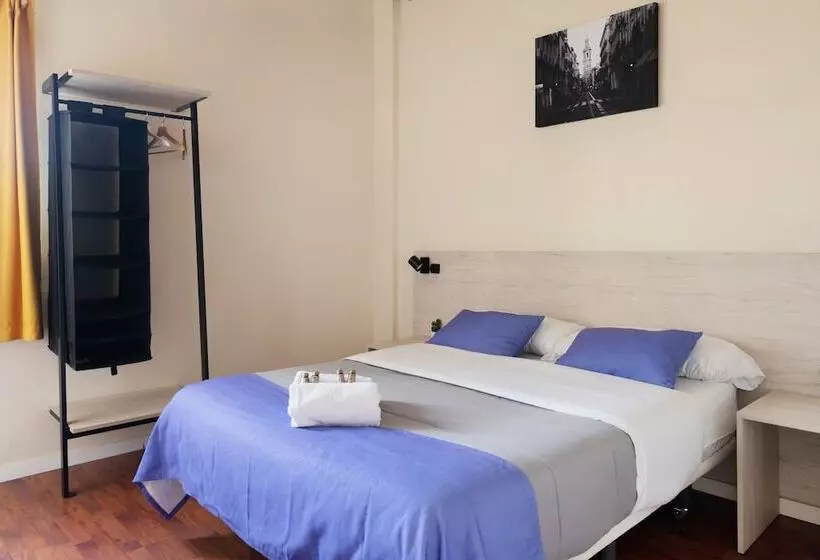 اتاق استاندارد با سرویس بهداشتی مشترک, Purple Nest Hostel
