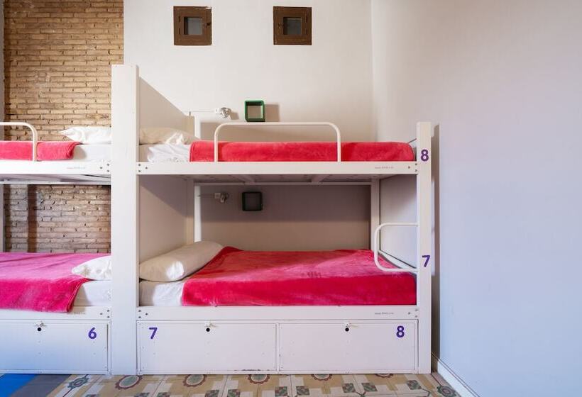 تختخواب در اتاق مشترک, Purple Nest Hostel