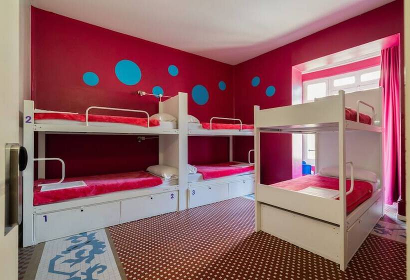 تختخواب در اتاق مشترک, Purple Nest Hostel