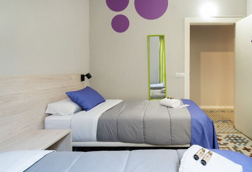 اتاق استاندارد با سرویس بهداشتی مشترک, Purple Nest Hostel
