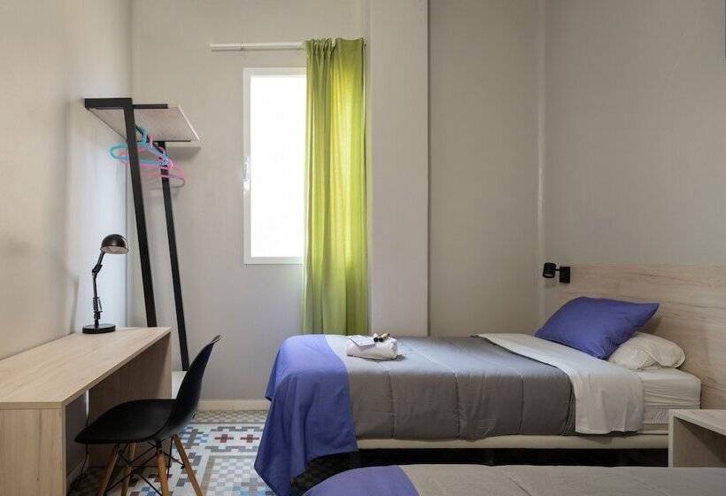اتاق استاندارد با سرویس بهداشتی مشترک, Purple Nest Hostel