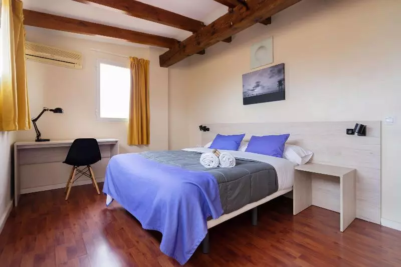 اتاق استاندارد با سرویس بهداشتی مشترک, Purple Nest Hostel