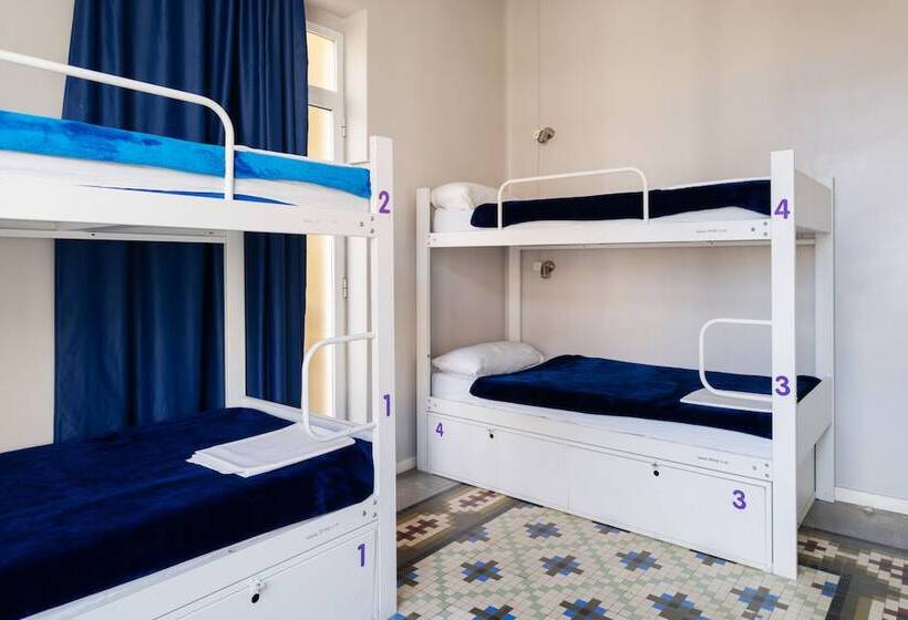سرير فى غرفة مشتركة مزودة بحمام مشترك, Purple Nest Hostel
