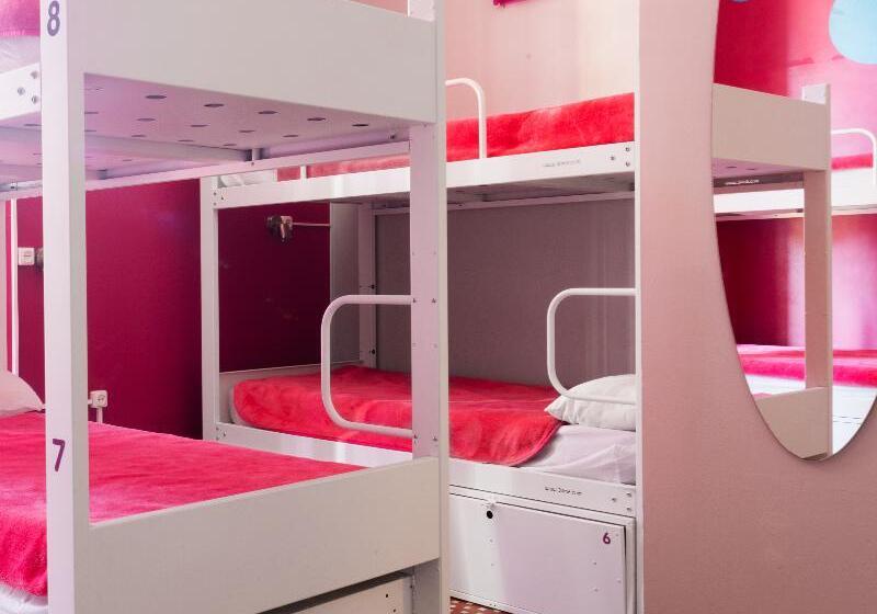 تختخواب در اتاق مشترک, Purple Nest Hostel