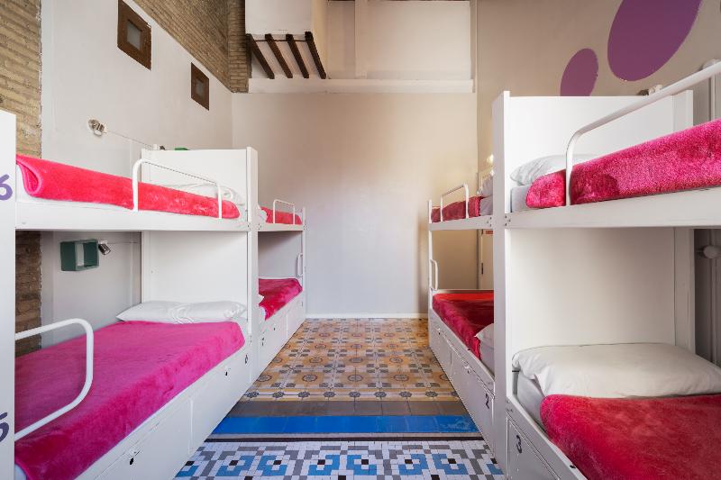 تختخواب در اتاق مشترک, Purple Nest Hostel
