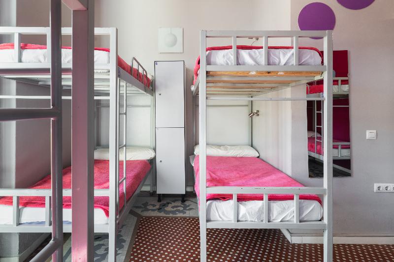 سرير فى غرفة مشتركة مزودة بحمام مشترك, Purple Nest Hostel
