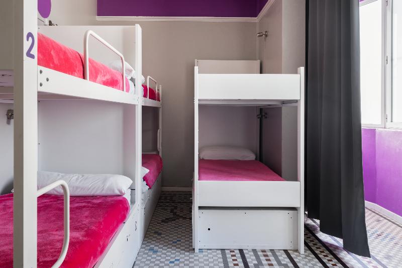 سرير فى غرفة مشتركة مزودة بحمام مشترك, Purple Nest Hostel