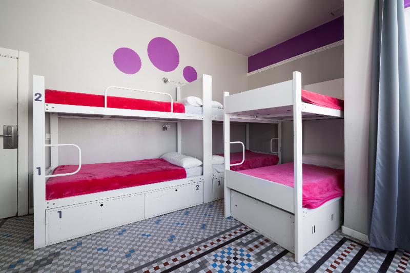 سرير فى غرفة مشتركة مزودة بحمام مشترك, Purple Nest Hostel