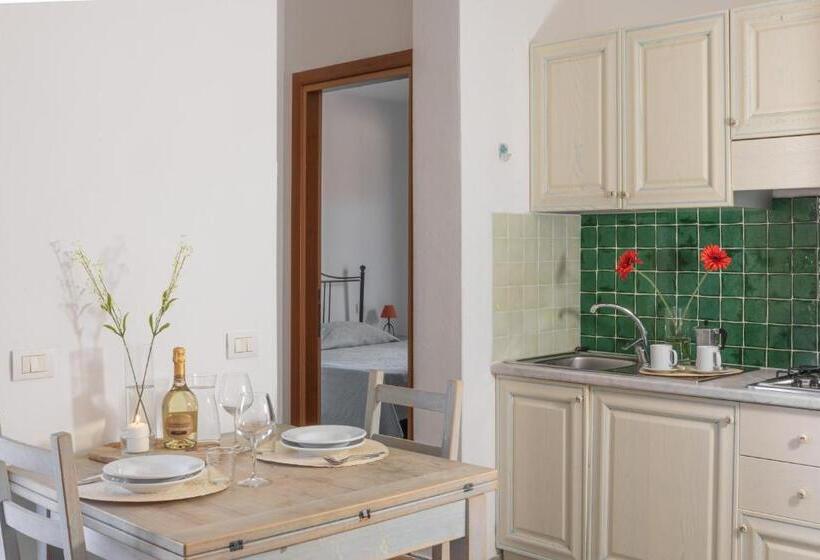 דירת חדר, Palau Green Village