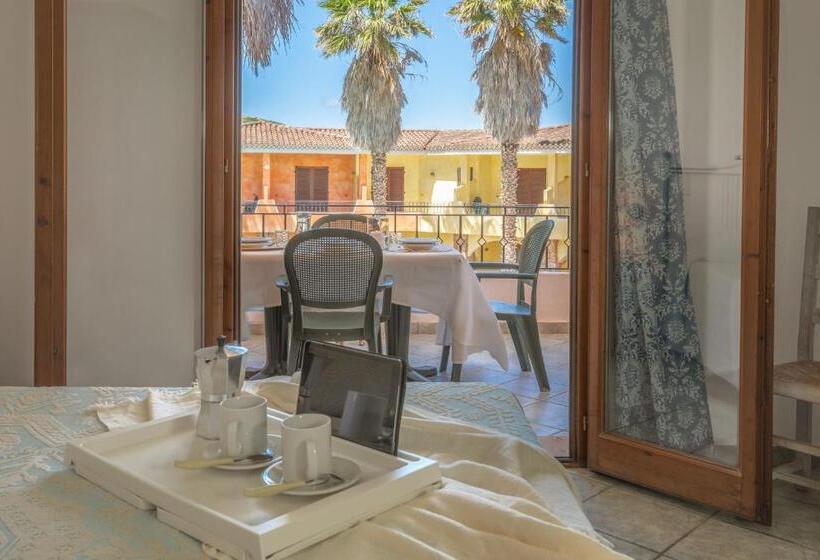 דירת חדר, Palau Green Village