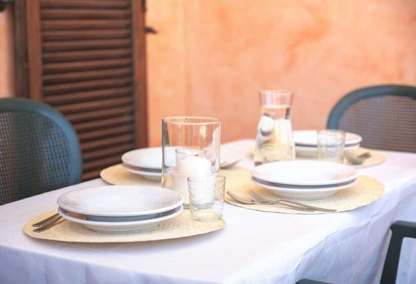 דירת חדר, Palau Green Village