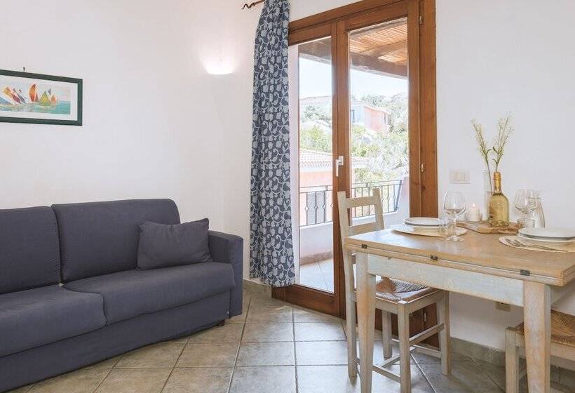 דירת חדר, Palau Green Village