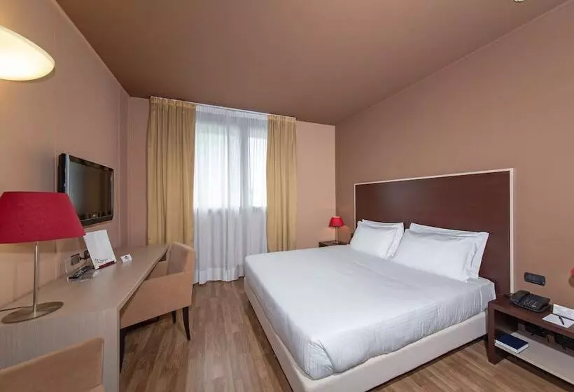 اتاق کلاسیک سه تخته, Art Hotel Olympic
