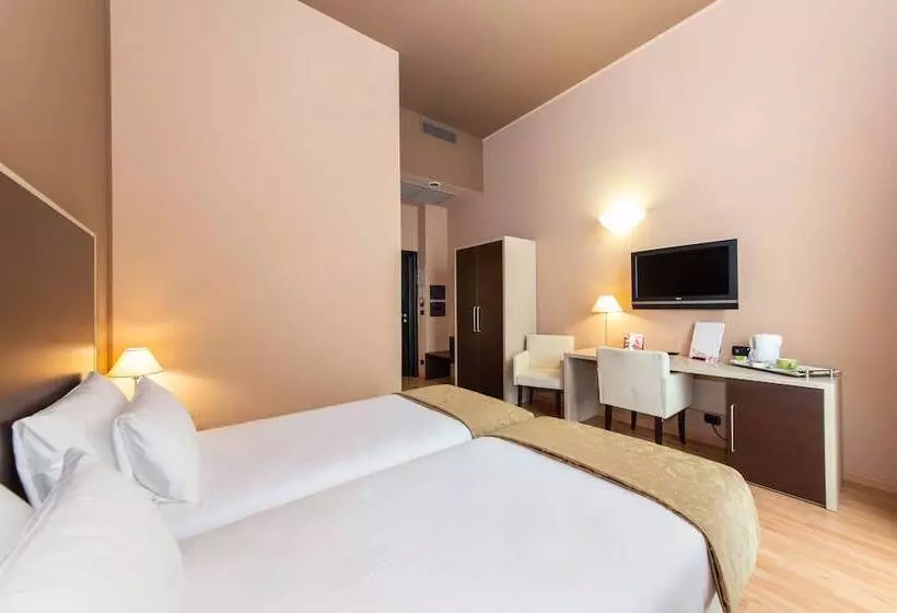 اتاق کلاسیک سه تخته, Art Hotel Olympic