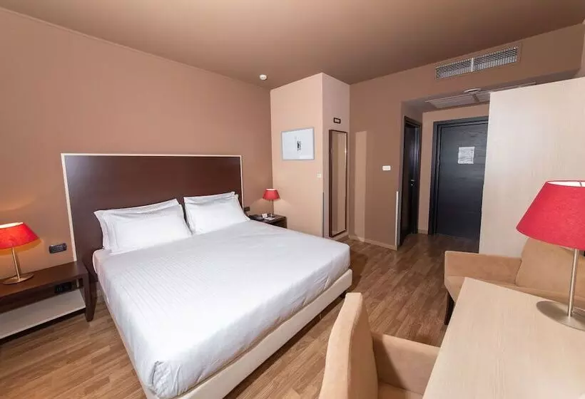 اتاق کلاسیک سه تخته, Art Hotel Olympic