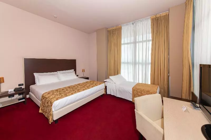 اتاق کلاسیک سه تخته, Art Hotel Olympic