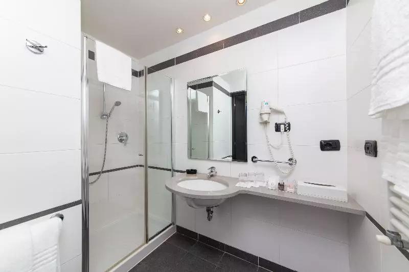 اتاق عادی, Art Hotel Olympic