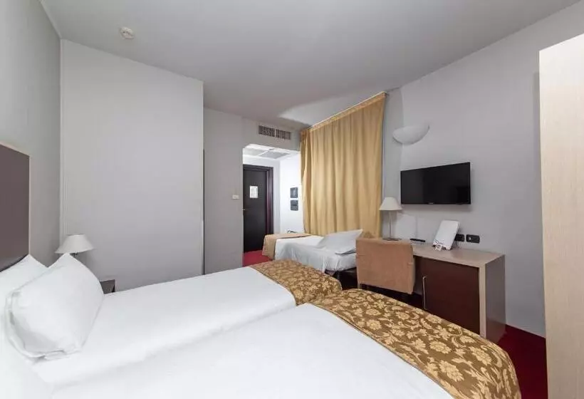اتاق کلاسیک سه تخته, Art Hotel Olympic