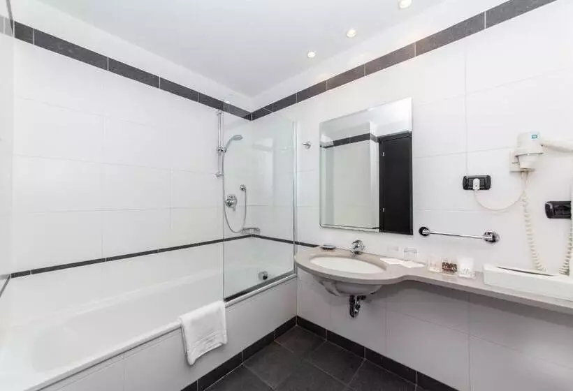 اتاق کلاسیک سه تخته, Art Hotel Olympic