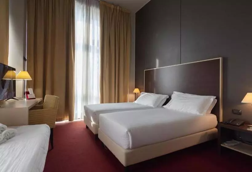 اتاق کلاسیک سه تخته, Art Hotel Olympic