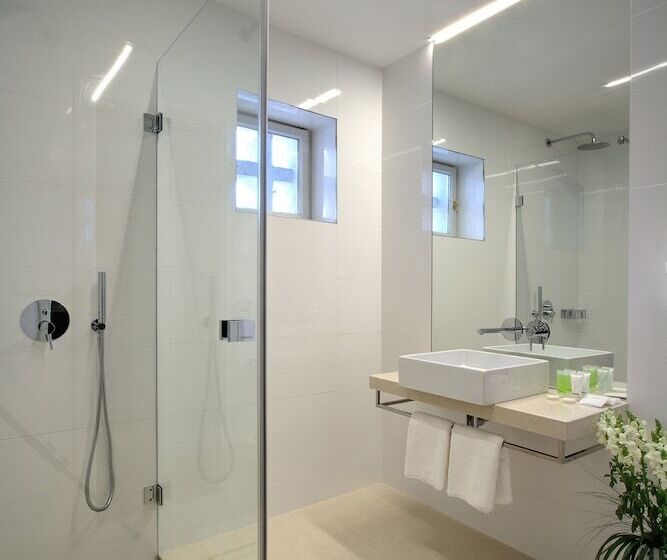 اتاق استاندارد چهار تخته, Bishops House