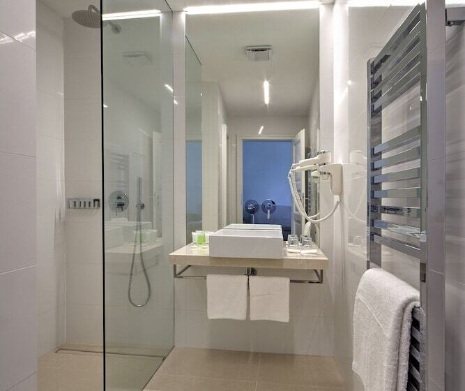 اتاق استاندارد چهار تخته, Bishops House