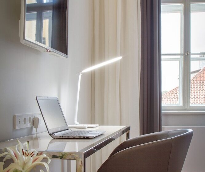 اتاق استاندارد چهار تخته, Bishops House