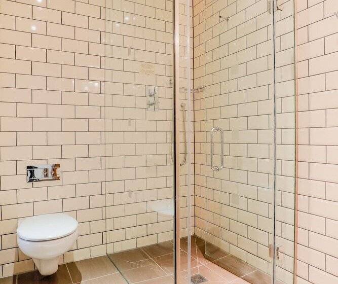 商务房间, Claremont