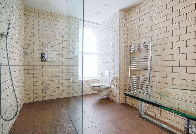 商务房间, Claremont