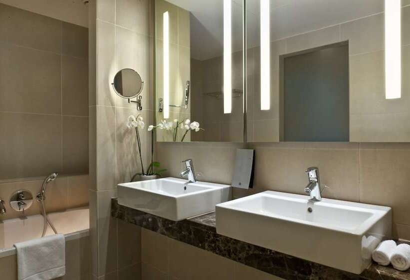 جناح جونيور, Dolce La Hulpe Brussels