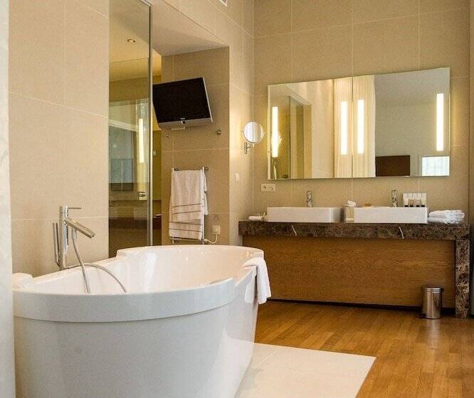 جناح, Dolce La Hulpe Brussels