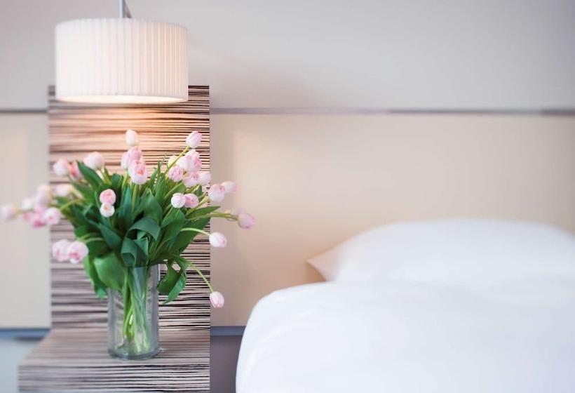 带观景的高级间, Mövenpick Hotel Amsterdam City Centre