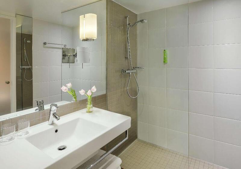 Номер Superior с Видом, Mövenpick Hotel Amsterdam City Centre