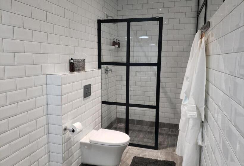 스탠다드 룸 킹사이즈 침대, Point B Guest House  Sustainable Solar Energy