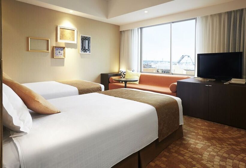 标准间, Universal Port