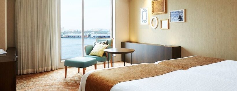 高级大房间, Universal Port