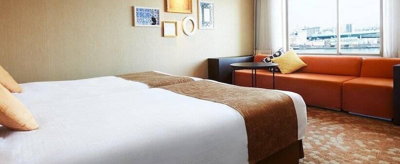 高级大房间, Universal Port