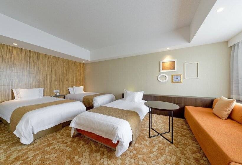 豪华三人间, Universal Port