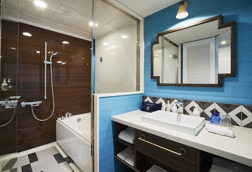 高级大房间, Universal Port