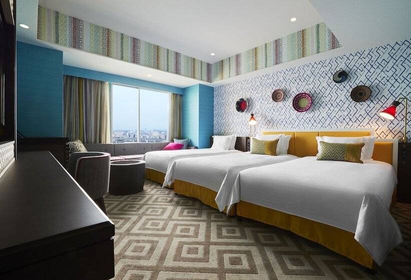 高级三人间, Universal Port