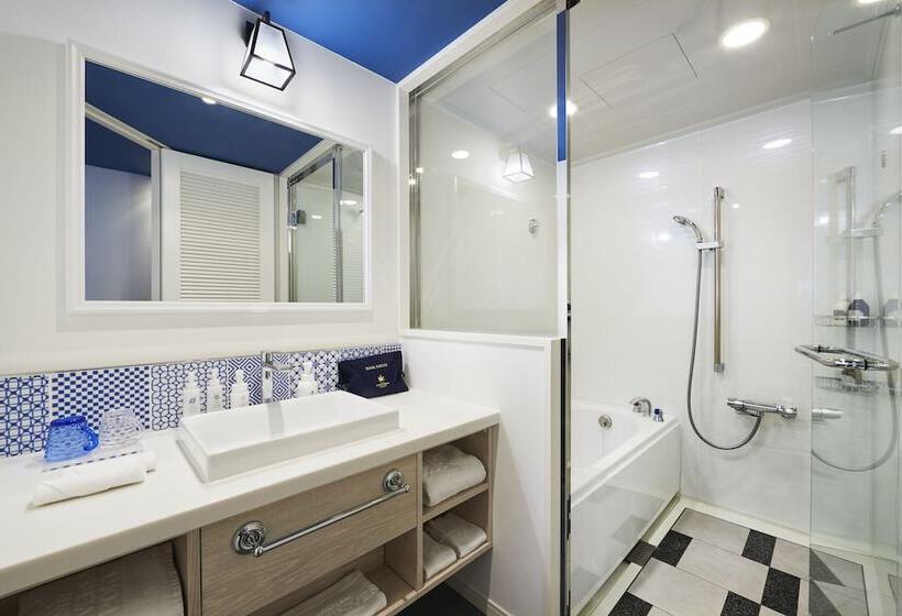 带大床的标准间, Universal Port